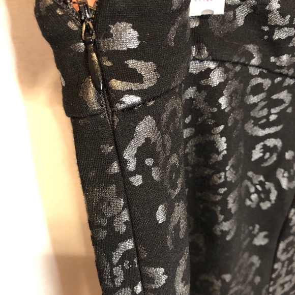 Barney’s of New York black leopard print skirt - Picture 4 of 5